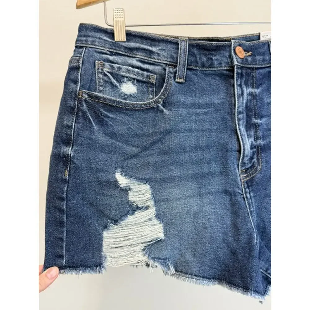 SO High Rise Mom Shorts Distressed Raw Hem Denim NWT Sz17/33W